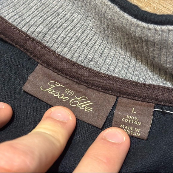 Black Men’s Quaterzip - Picture 2 of 4